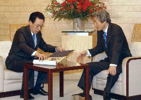 Koizumi, China envoy agree on not isolating N. Korea